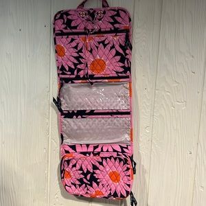 VERA BRADLEY TRAVEL BAG WITH POCKETS…PERFECT TRAVEL COMPANION